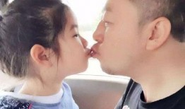 娱乐吃瓜男星出交通费,揭秘娱乐圈吃瓜男星背后的开销之谜